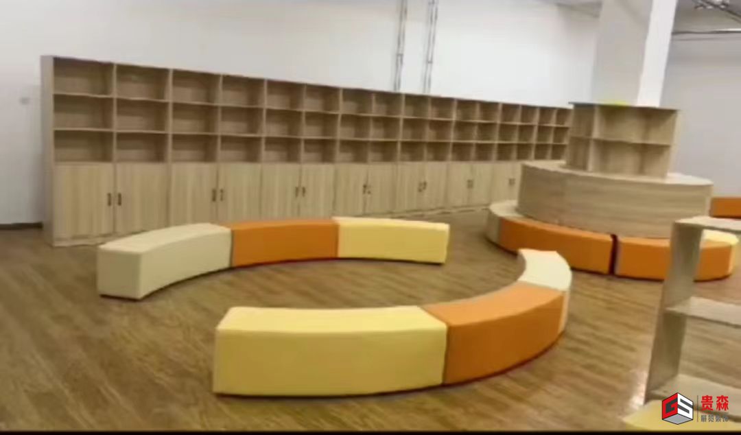 校园展柜的布置与装饰：打造沉浸式育人空间