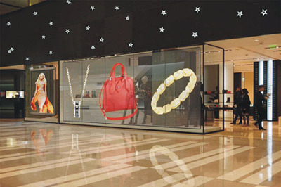 透明液晶显示屏：透明显示新范式，重构商业与展陈视觉美学